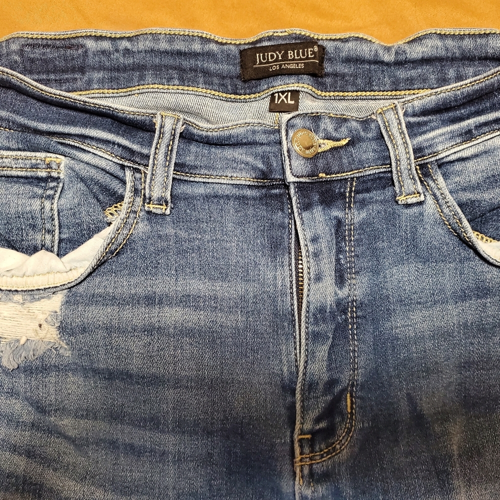 Judy Blue Ripped Denim Shorts - Picture 4 of 4